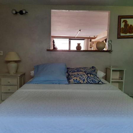 Un Apartamento Vacacional Con Detalles De Un Hogar Mairena del Aljarafe Luaran gambar