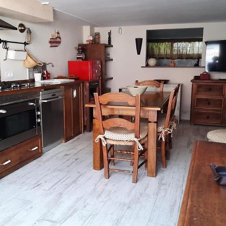Un Apartamento Vacacional Con Detalles De Un Hogar Mairena del Aljarafe Luaran gambar