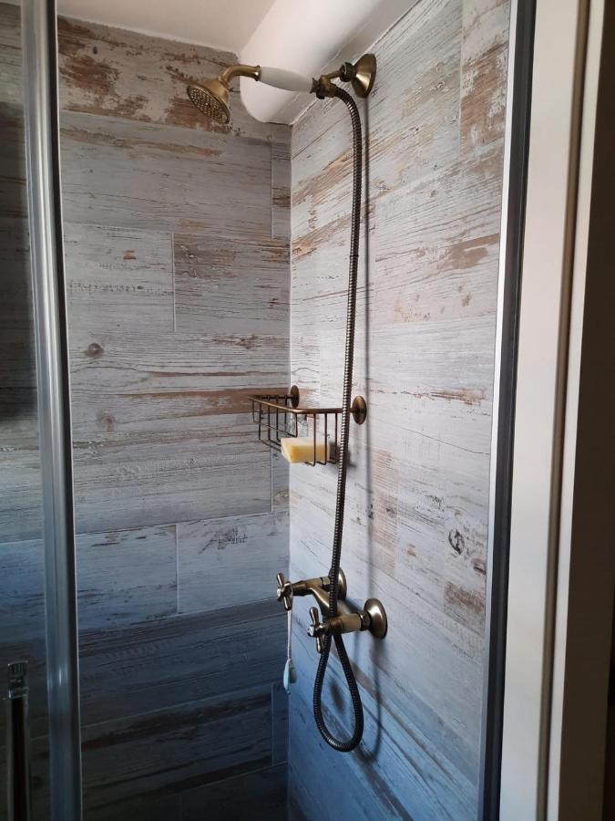 Un Apartamento Vacacional Con Detalles De Un Hogar Mairena del Aljarafe Luaran gambar