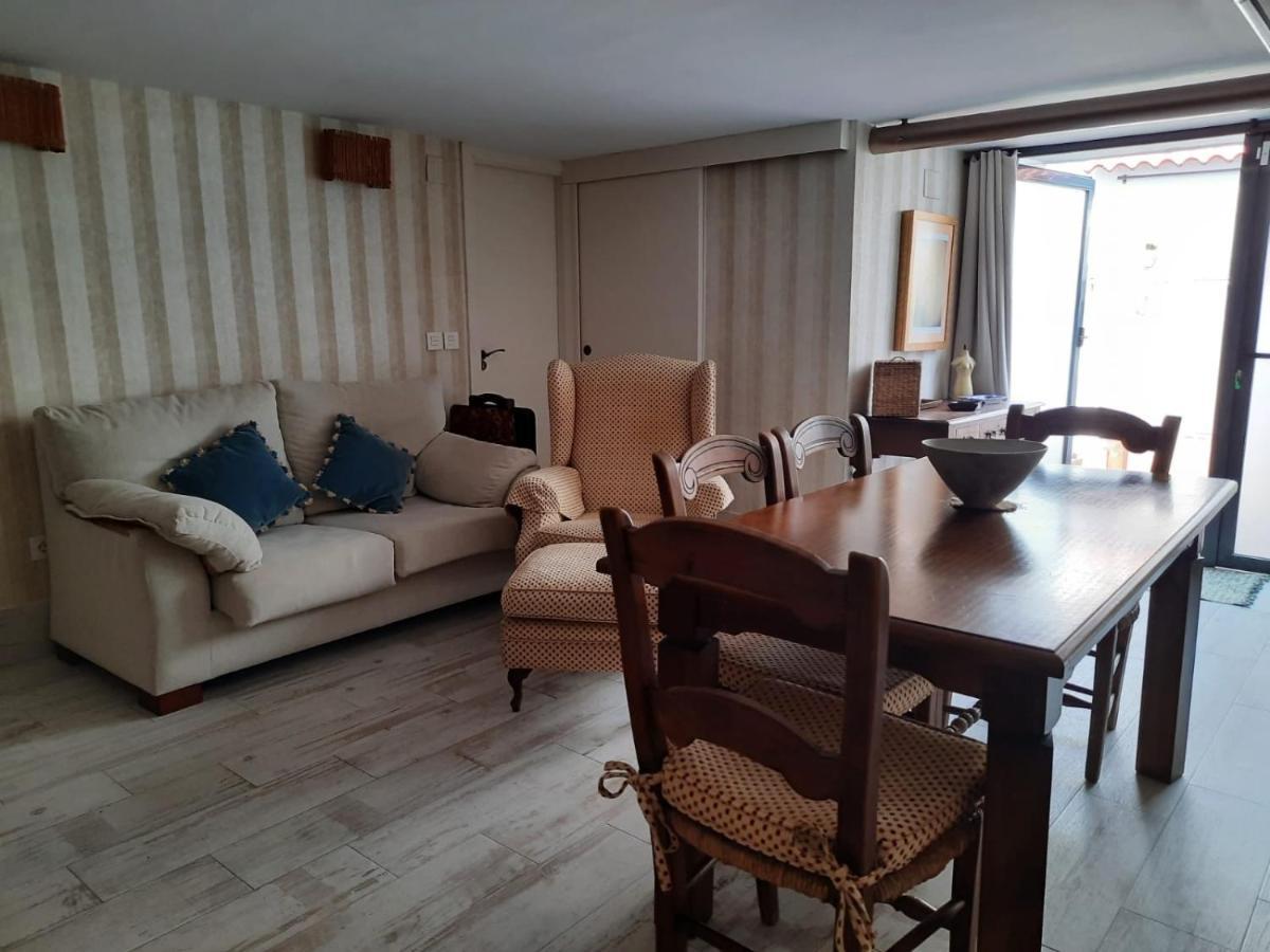 Un Apartamento Vacacional Con Detalles De Un Hogar Mairena del Aljarafe Luaran gambar