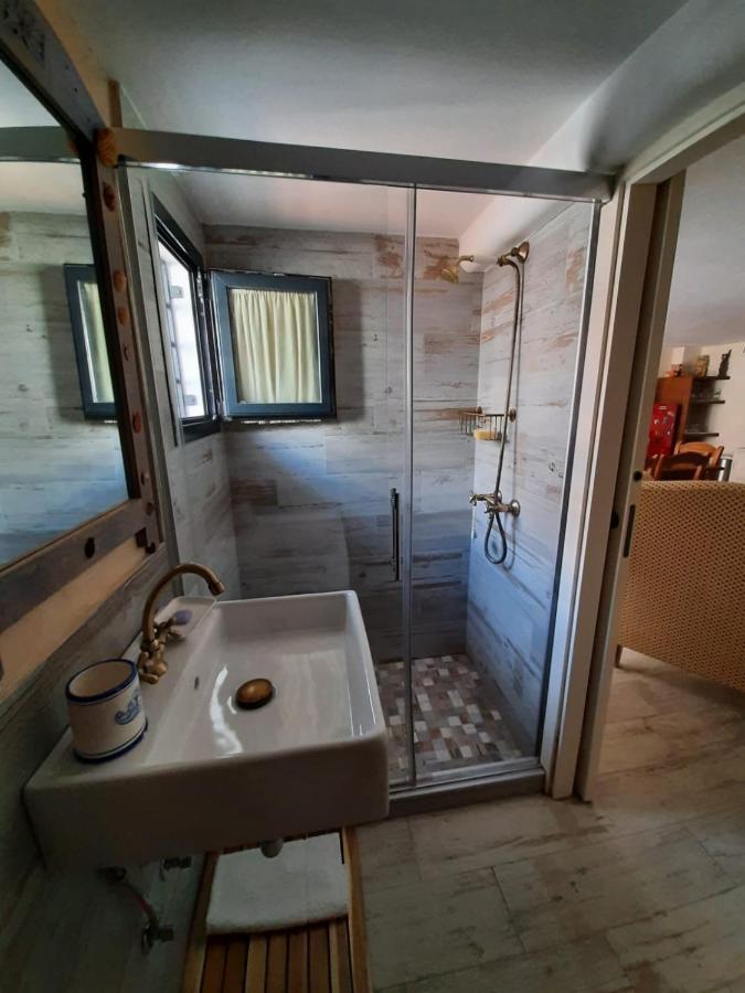 Un Apartamento Vacacional Con Detalles De Un Hogar Mairena del Aljarafe Luaran gambar