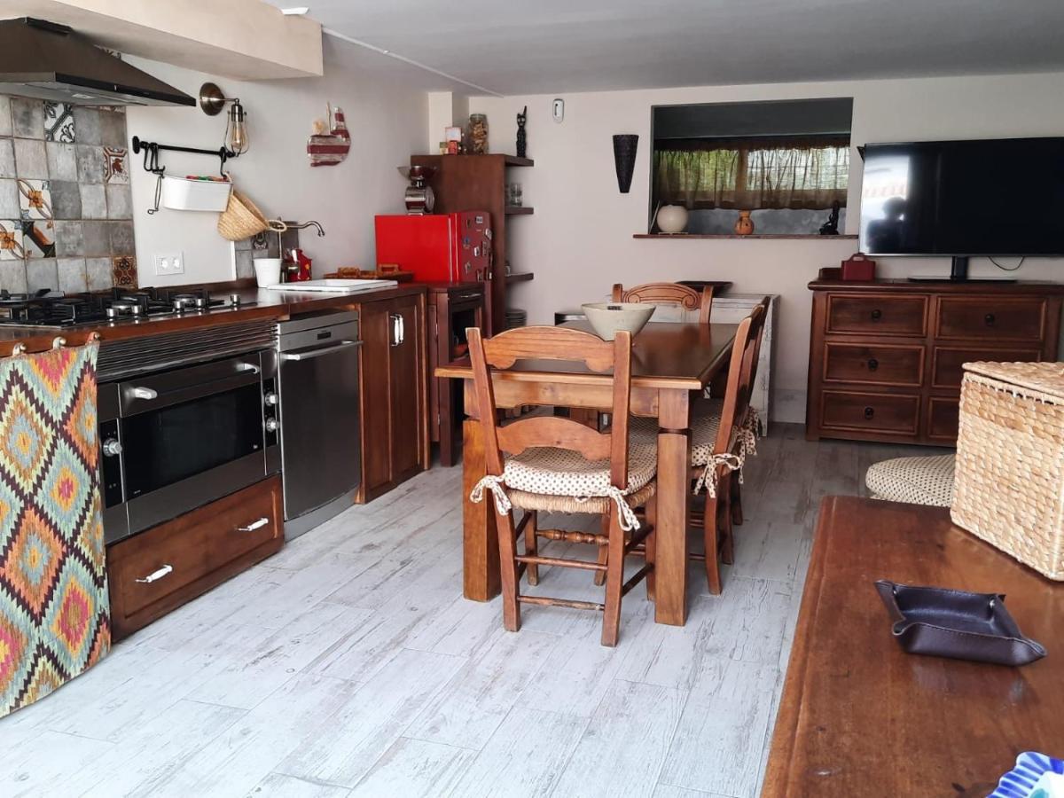 Un Apartamento Vacacional Con Detalles De Un Hogar Mairena del Aljarafe Luaran gambar