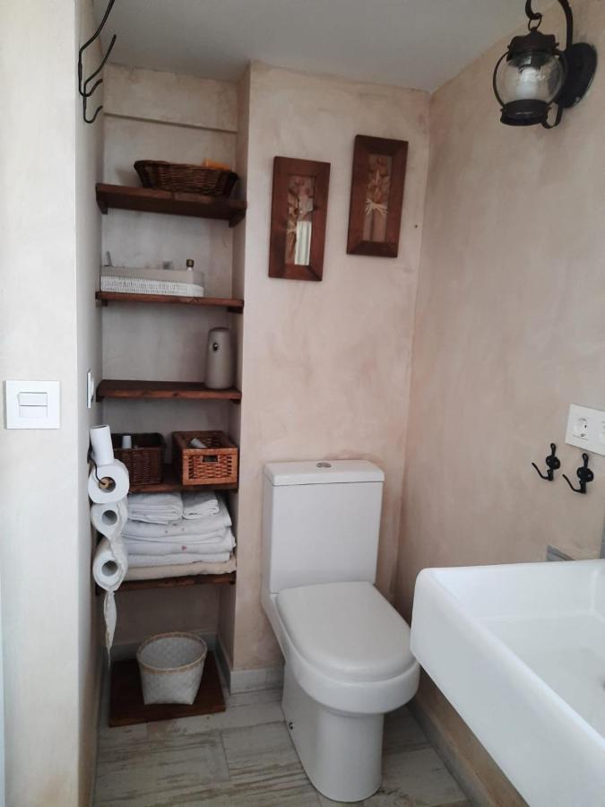 Un Apartamento Vacacional Con Detalles De Un Hogar Mairena del Aljarafe Luaran gambar