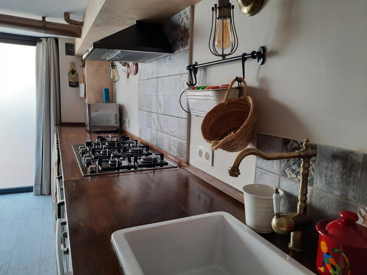 Un Apartamento Vacacional Con Detalles De Un Hogar Mairena del Aljarafe Luaran gambar