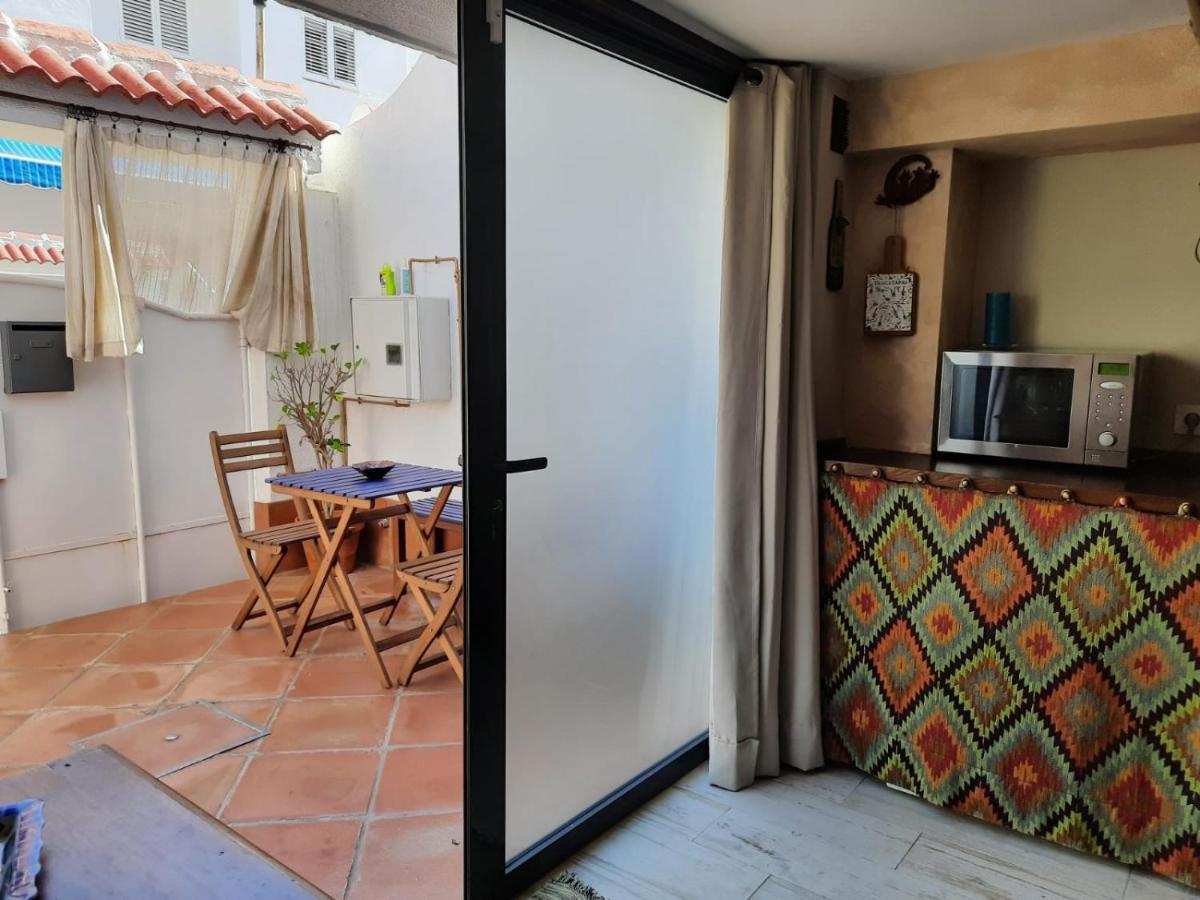 Un Apartamento Vacacional Con Detalles De Un Hogar Mairena del Aljarafe Luaran gambar