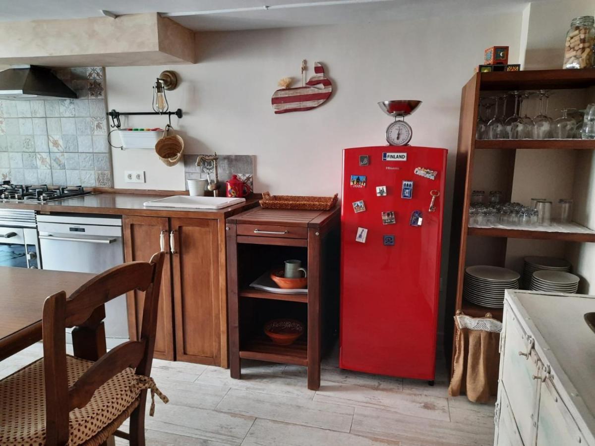 Un Apartamento Vacacional Con Detalles De Un Hogar Mairena del Aljarafe Luaran gambar