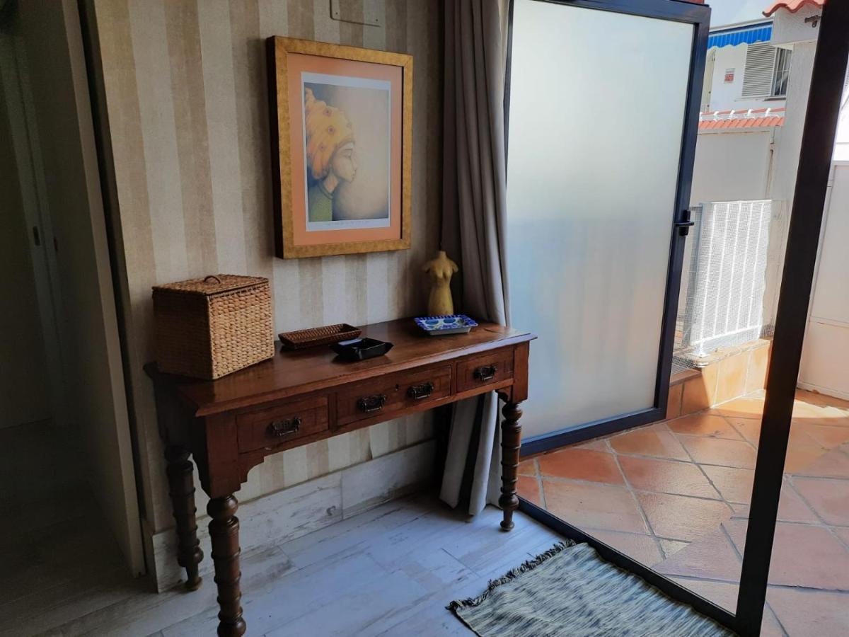 Un Apartamento Vacacional Con Detalles De Un Hogar Mairena del Aljarafe Luaran gambar