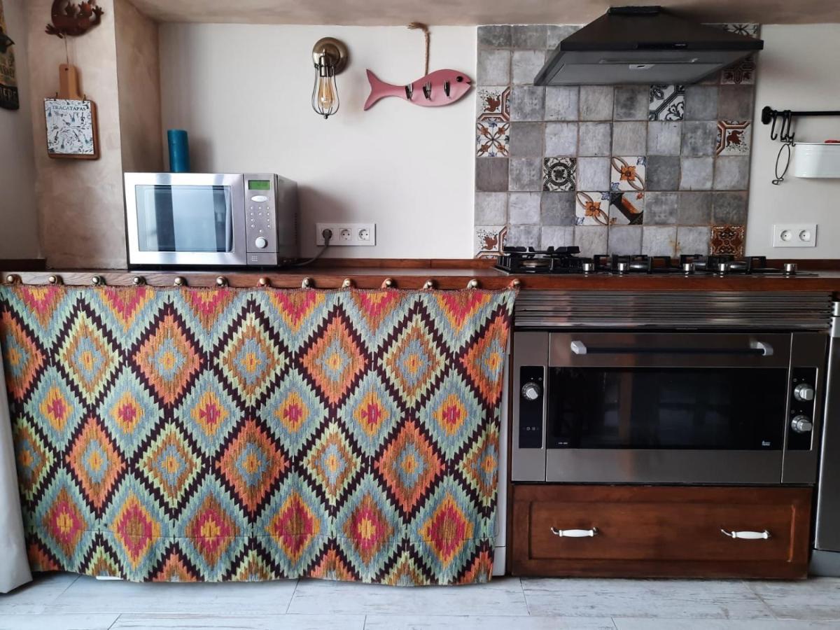 Un Apartamento Vacacional Con Detalles De Un Hogar Mairena del Aljarafe Luaran gambar