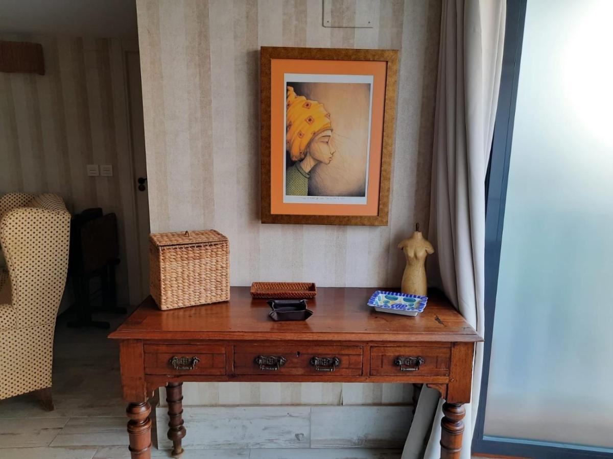 Un Apartamento Vacacional Con Detalles De Un Hogar Mairena del Aljarafe Luaran gambar